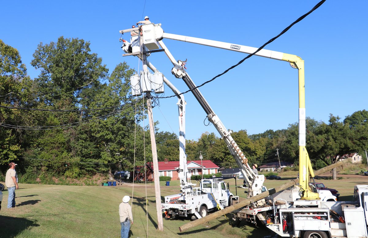 Tuesday s Pole Replacement Was Third Since 1984 Tornado The North Tuesday s Pole Replacement Was Third Since 1984 Tornado The North